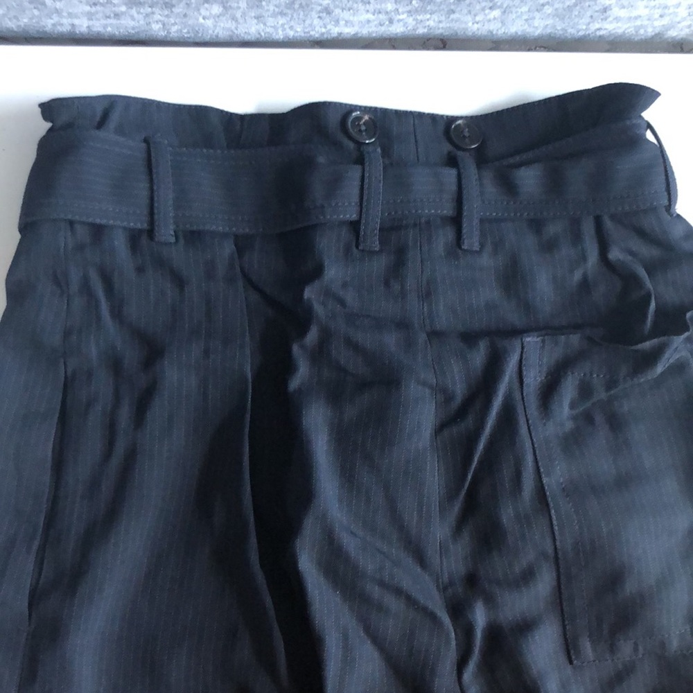 🩳 3.1 Phillip Lim Navy Pinstripe Paperbag Waist Shorts - Picture 5 of 5